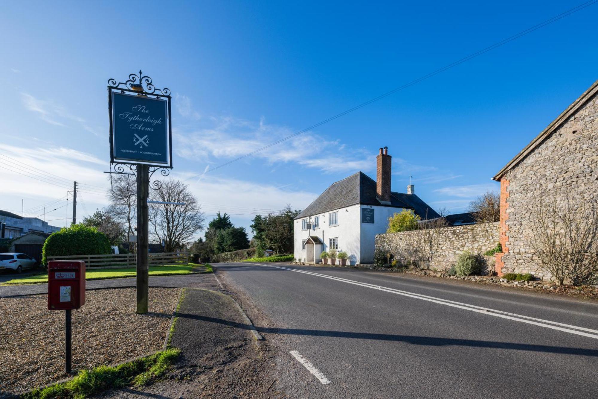 The Tytherleigh Arms Axminster Exterior photo